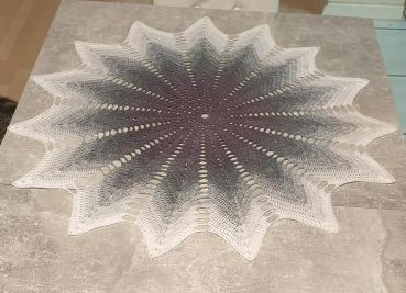 Häkelanleitung Sternchendecke "Windrad" von Lady Dee's Traumgarne