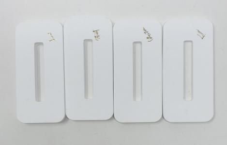 4 kleine Untersetzer mit Halter aus Gießpulver