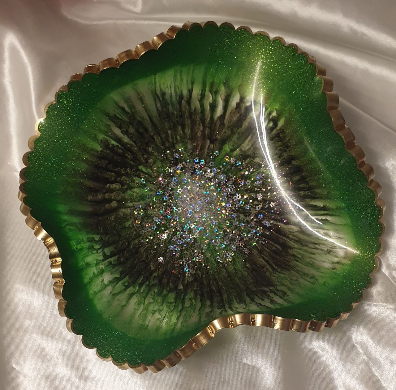 Schöne Dekoschale aus Epoxidharz