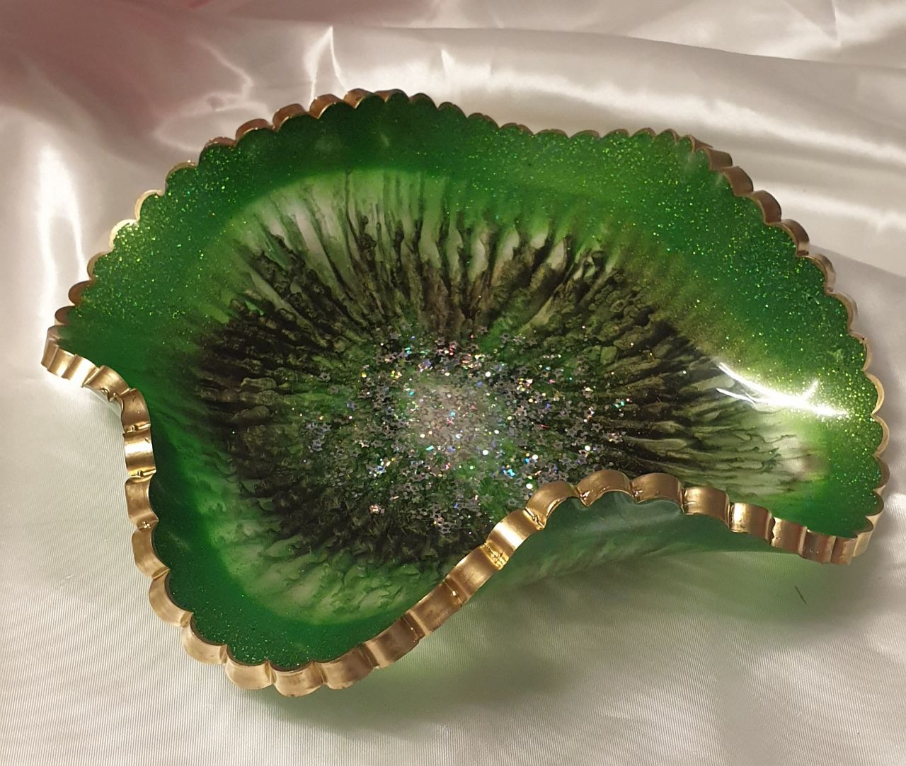 Schöne Dekoschale aus Epoxidharz