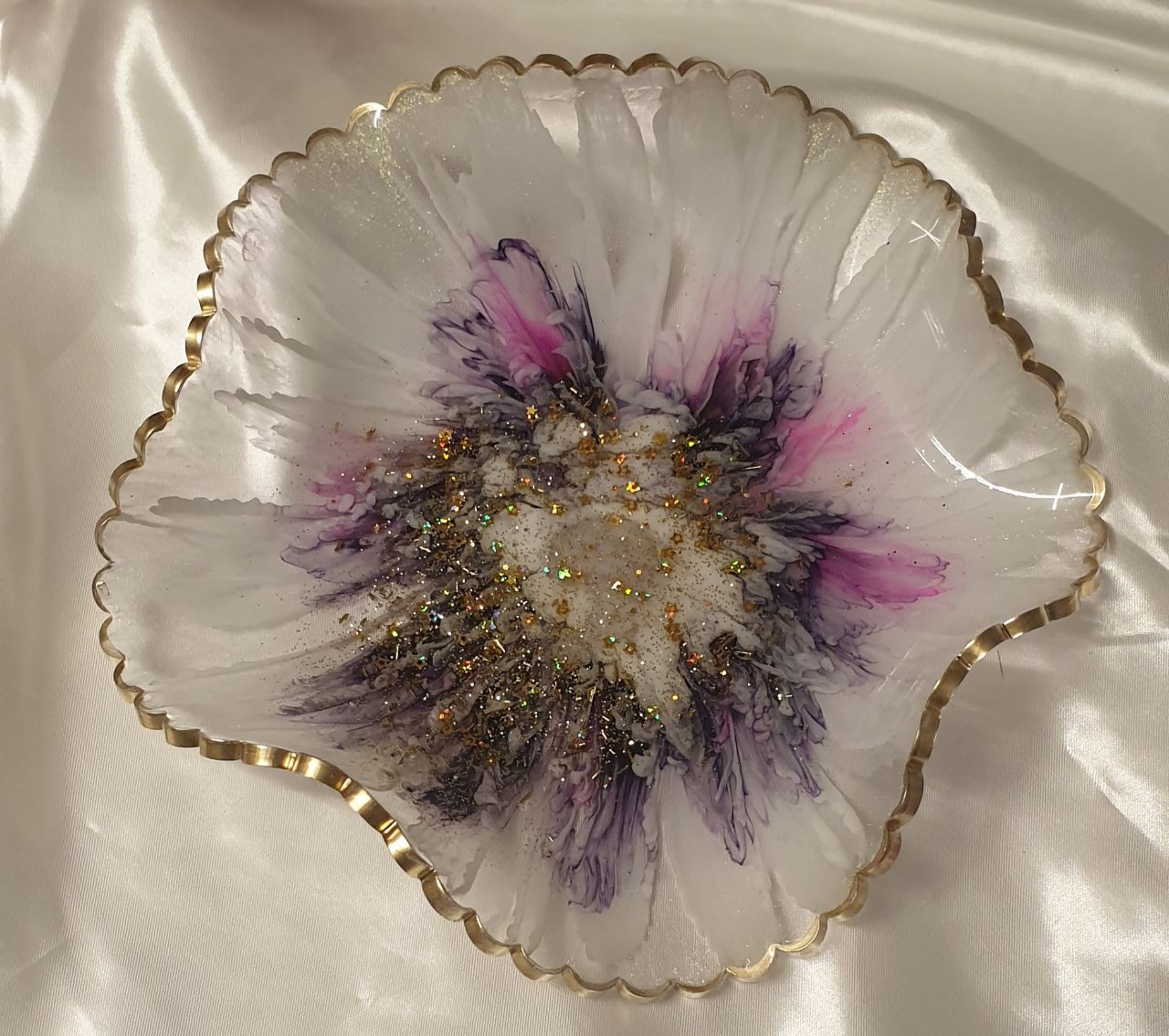 Schöne Dekoschale aus Epoxidharz