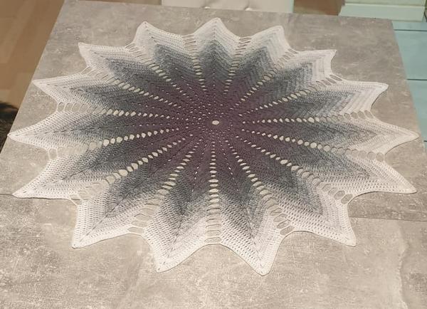 Häkelanleitung Sternchendecke "Windrad" von Lady Dee's Traumgarne