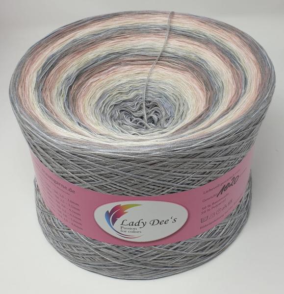 Gigantischer Bobbel - Hippie Lady Mila (3x Verlauf)
