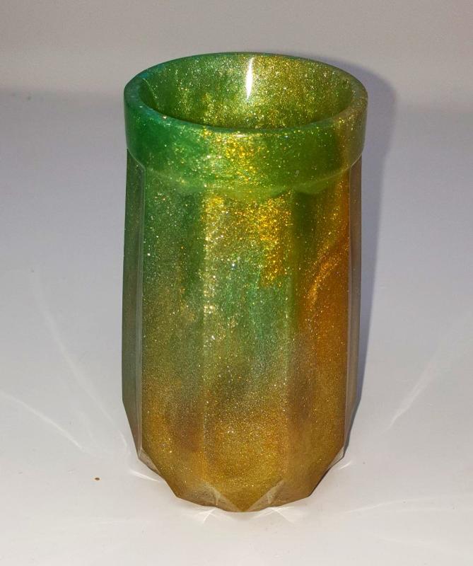 Kleine Vase aus Epoxidharz