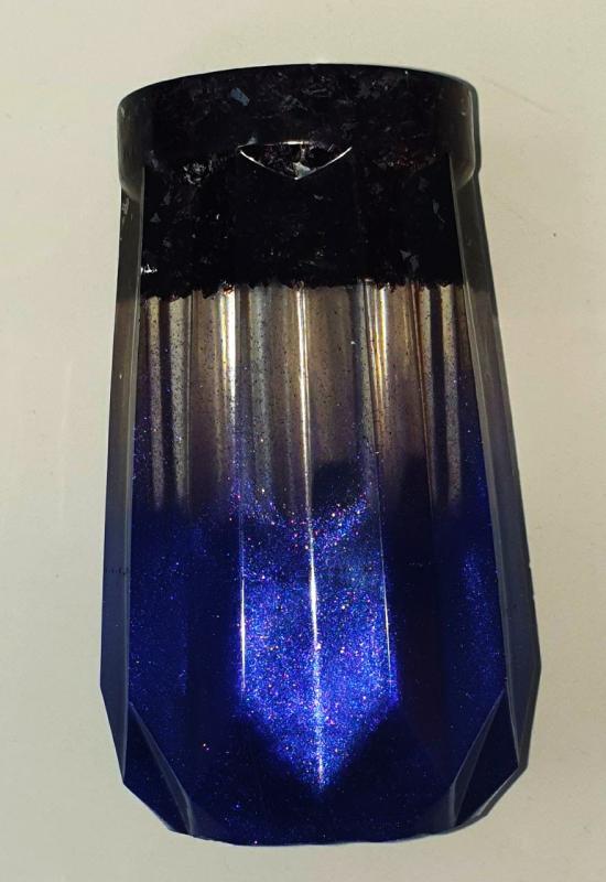 Kleine Vase aus Epoxidharz