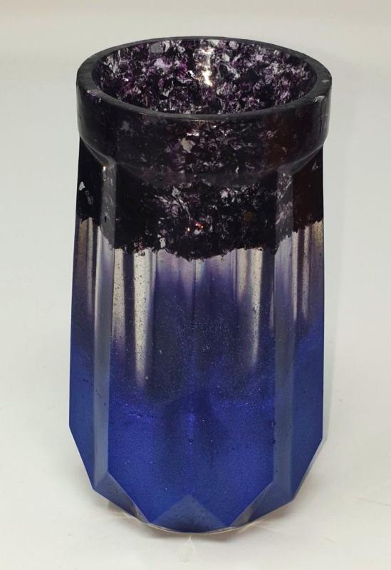 Kleine Vase aus Epoxidharz