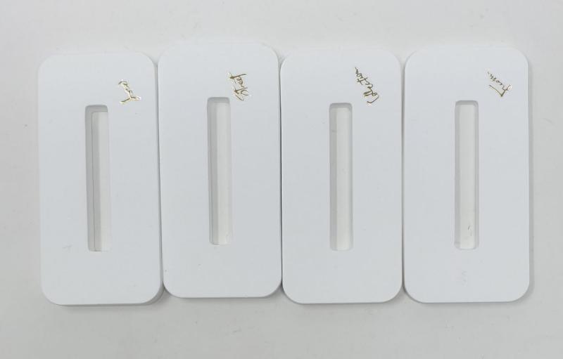 4 kleine Untersetzer mit Halter aus Gießpulver